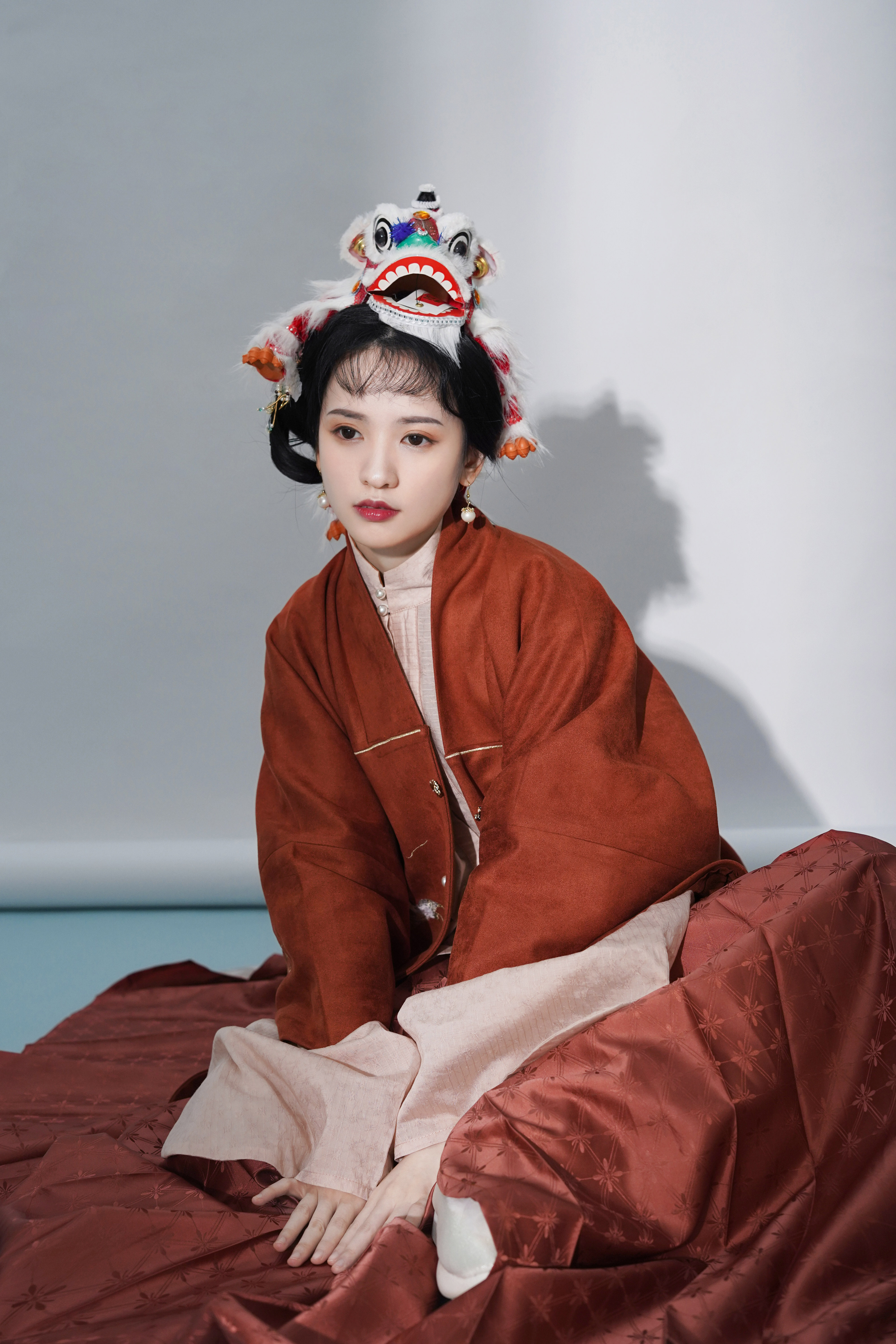 遥居衔春处明制原创改良秋冬汉服女红色短款对襟汉服