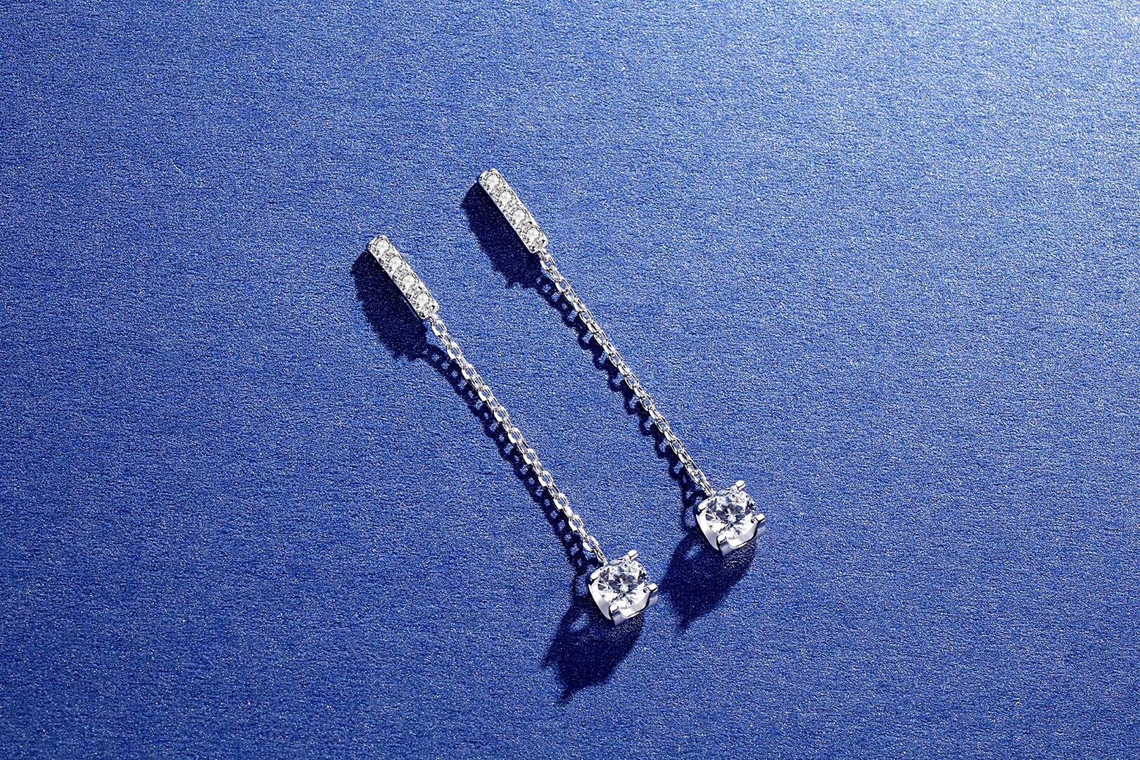 莫桑女款生日耳钉白金一对韩版耳坠50分石铂金耳环