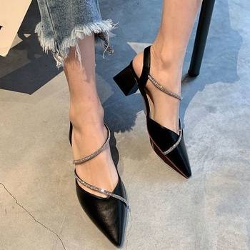 ເກີບແຟຊັນຍິງແບບ Fairy Style 2021 Summer New Style Thick Heel Pointed Toe Baotou One-word Women's Shoes with Rhinestones Versatile Shoes