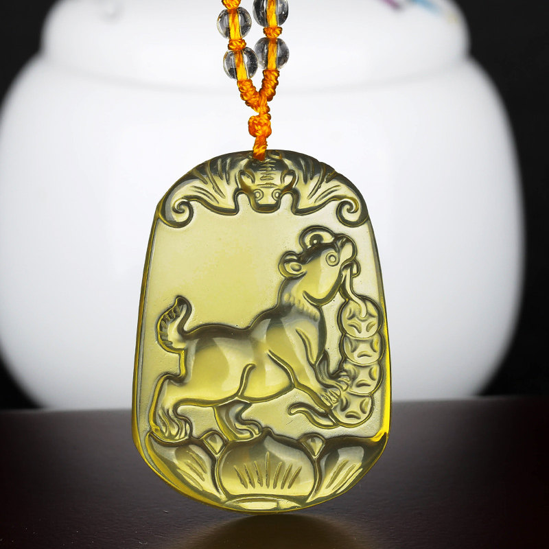 天然黄白水晶生肖属狗吊坠戌卯同岁戌寅合岁局男女贵犬通财吉祥物