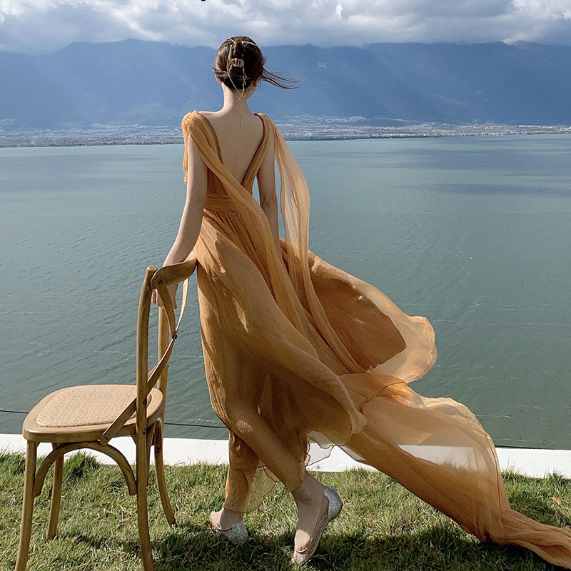 海边拍照衣服超仙露背连衣裙拖尾飘逸大摆沙滩连衣裙