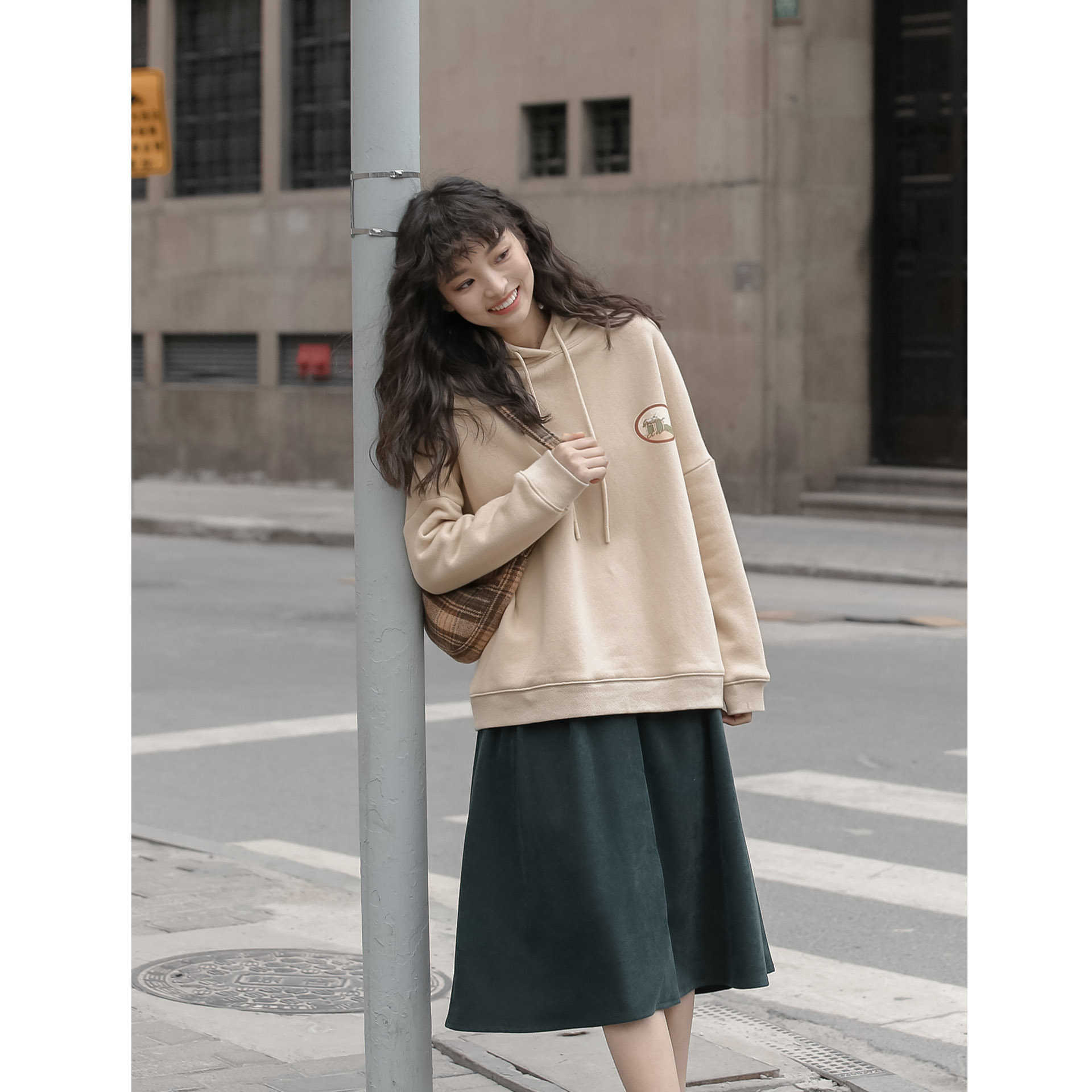 雪屋手小金设计圣诞连帽卫衣加绒加厚米色上衣卫衣