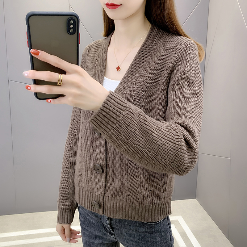 毛衣女外套早秋时尚洋气上衣2021秋冬新款针织衫春秋外搭短款开衫
