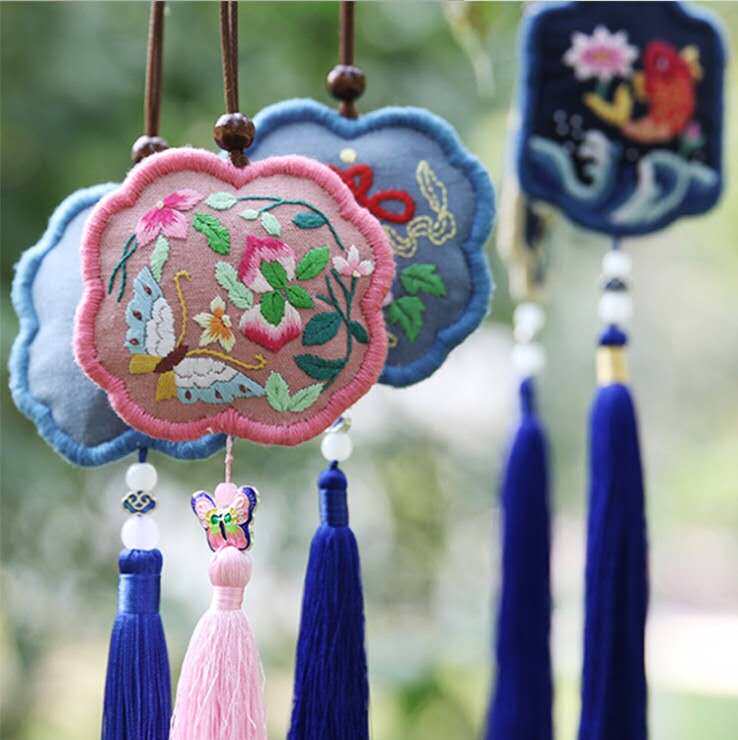 成品手工刺绣工艺品挂件平安福男友女友制作礼物刺绣