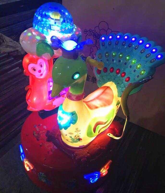 2021新款投币旋转摇摇摇车孔雀摇摆机儿童商用摇摆机