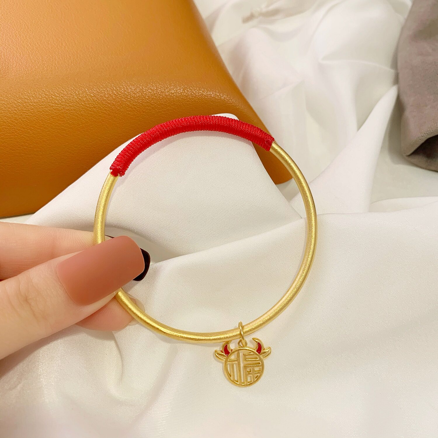 新年转运红绳传承手镯女沙金福字金牛牌吊坠手镯
