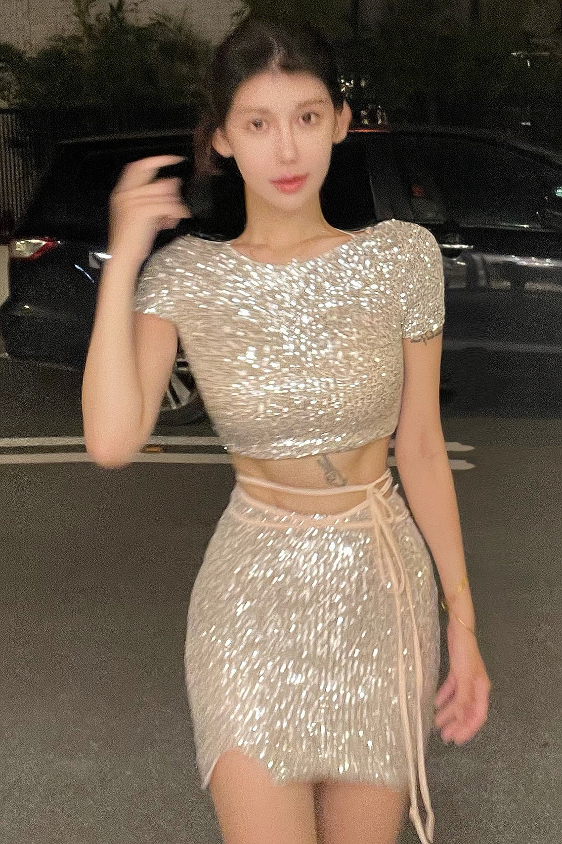 图图这条街最亮亮的重工亮片短袖开叉半身两件时尚套装