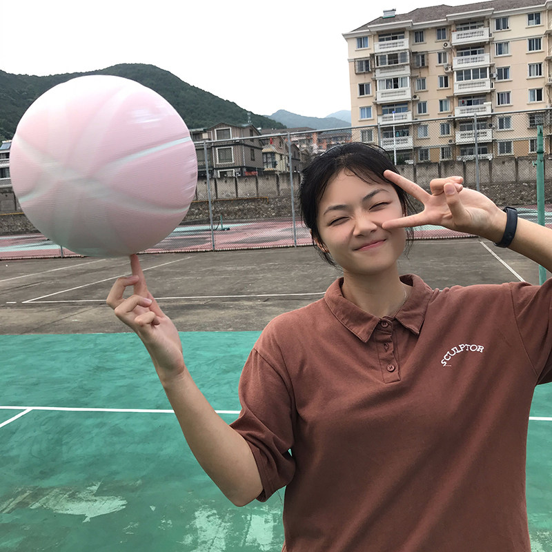 篮球少女哎哟薇七号成人女子喂打球吗呦喂室内外通用耐磨防滑个性