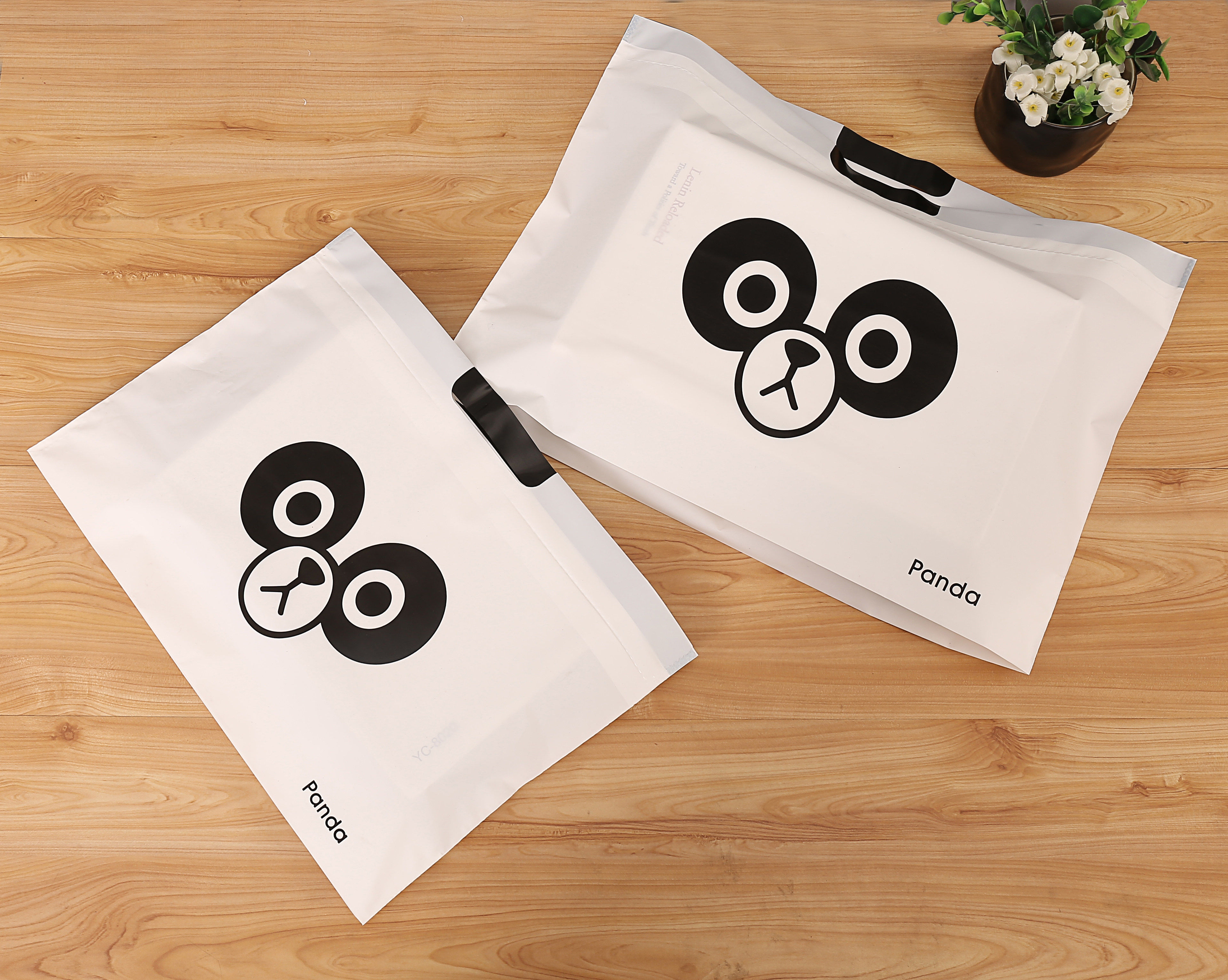 磨砂抽绳手提可爱熊猫抽绳袋儿童好看服装袋子购物礼品塑料袋定制