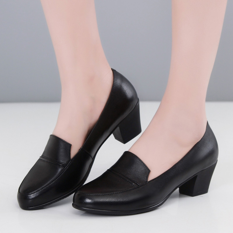 中年女鞋粗跟真皮皮软底春款雪地意尔康舒适中跟单鞋