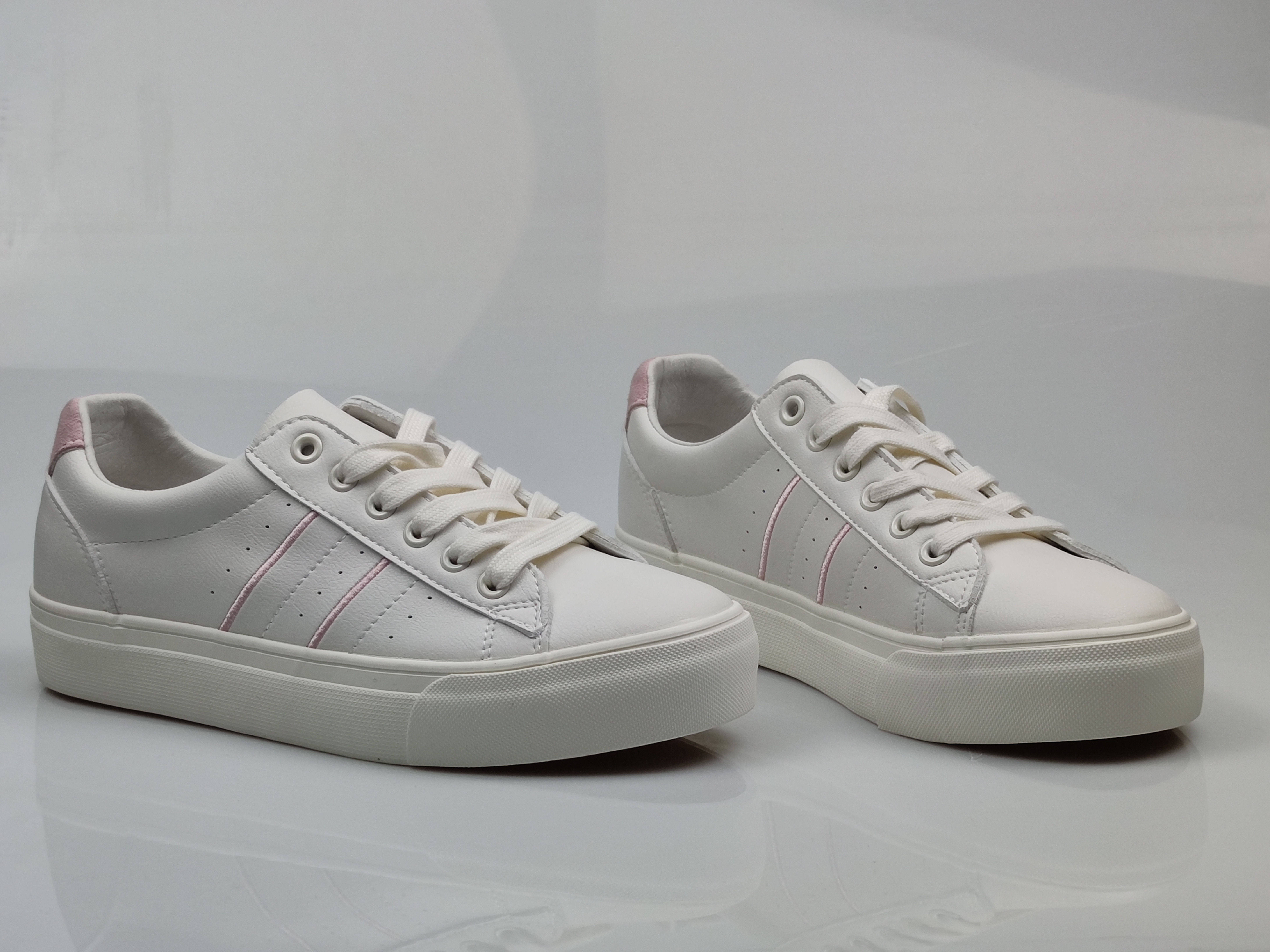 新款hotwind热风女士小白鞋断码清仓秋季帆布休闲板鞋