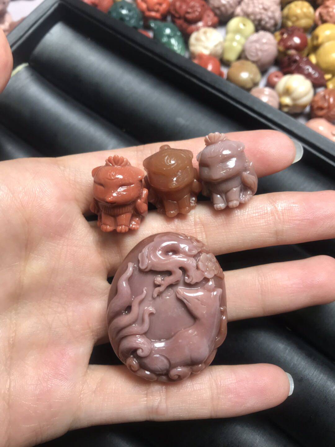 阿拉善彩玉玛瑙齐天大圣雕刻吊坠配饰diy车挂三通项坠