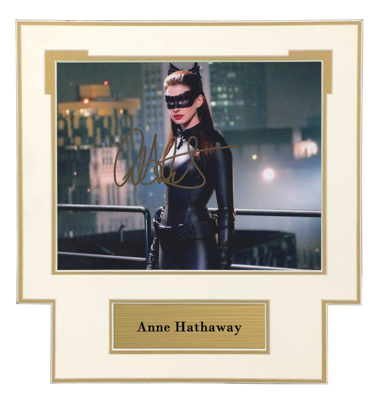 收藏安妮海瑟薇亲笔签名照片裱框sa证书蝙蝠侠文化