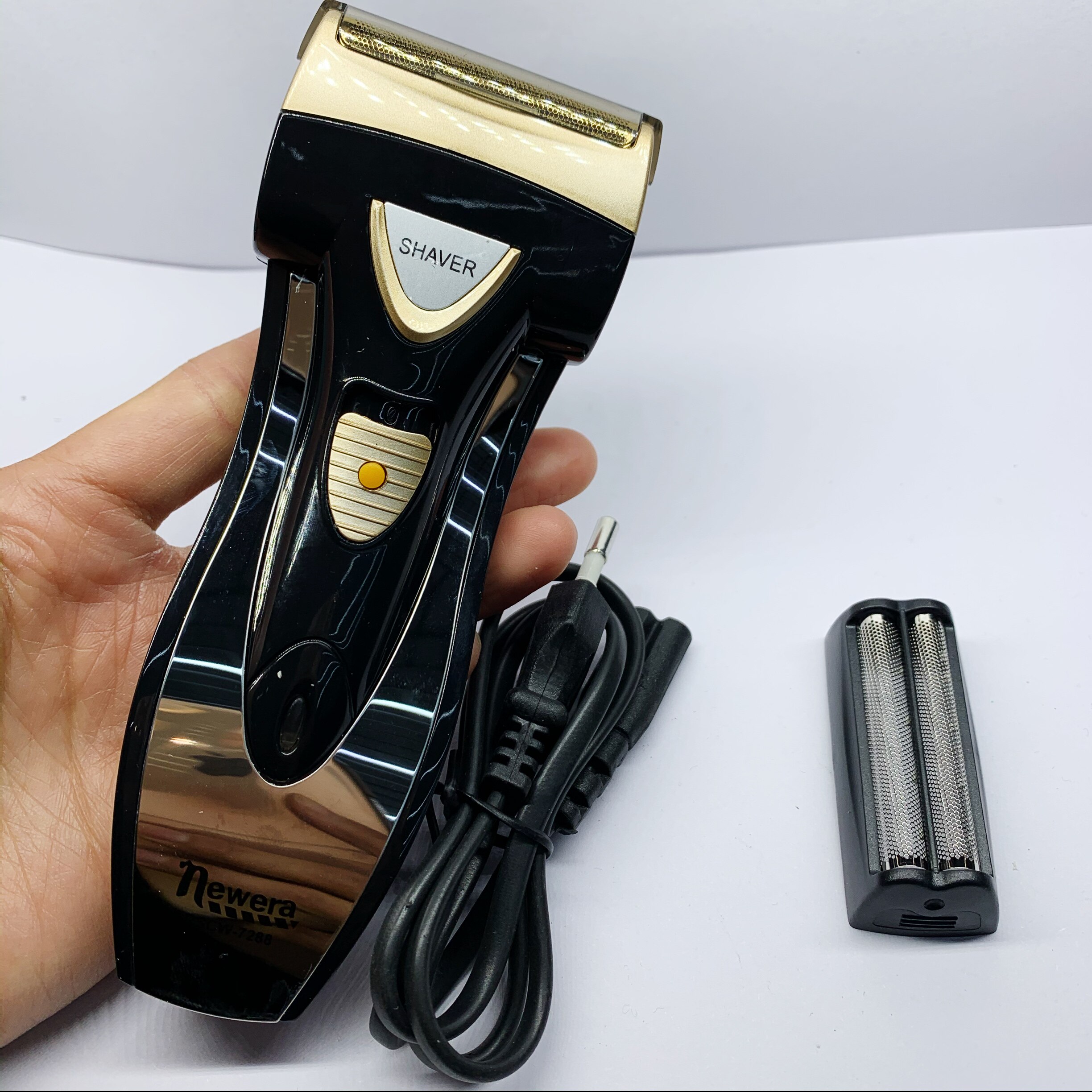 俄罗斯新款剃须刀男士大功率全身充电智往复式刮胡子剃须刀