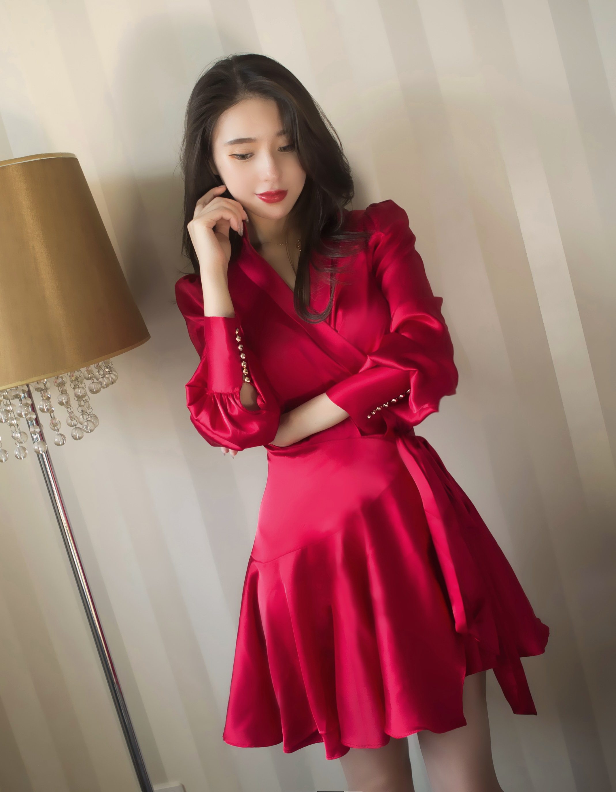 名媛淑女装春夏高贵红色缎缎绑带性冷淡风气气质连衣裙
