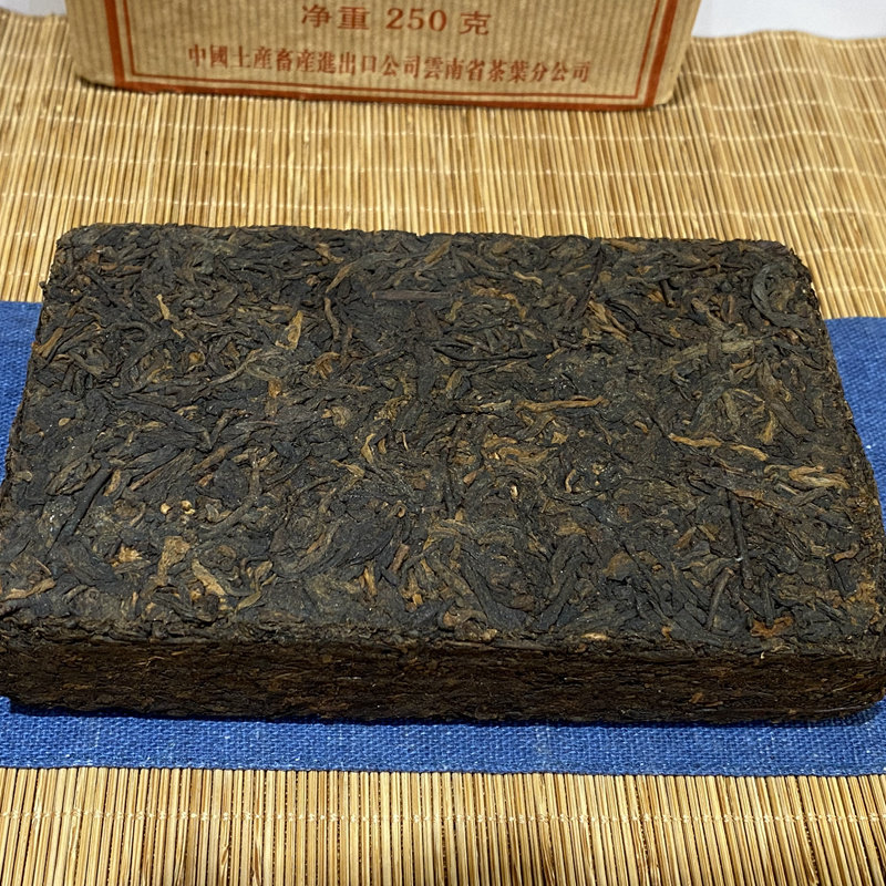 中茶80年代玫瑰红7562普洱茶熟茶云南干仓老茶紧压普洱