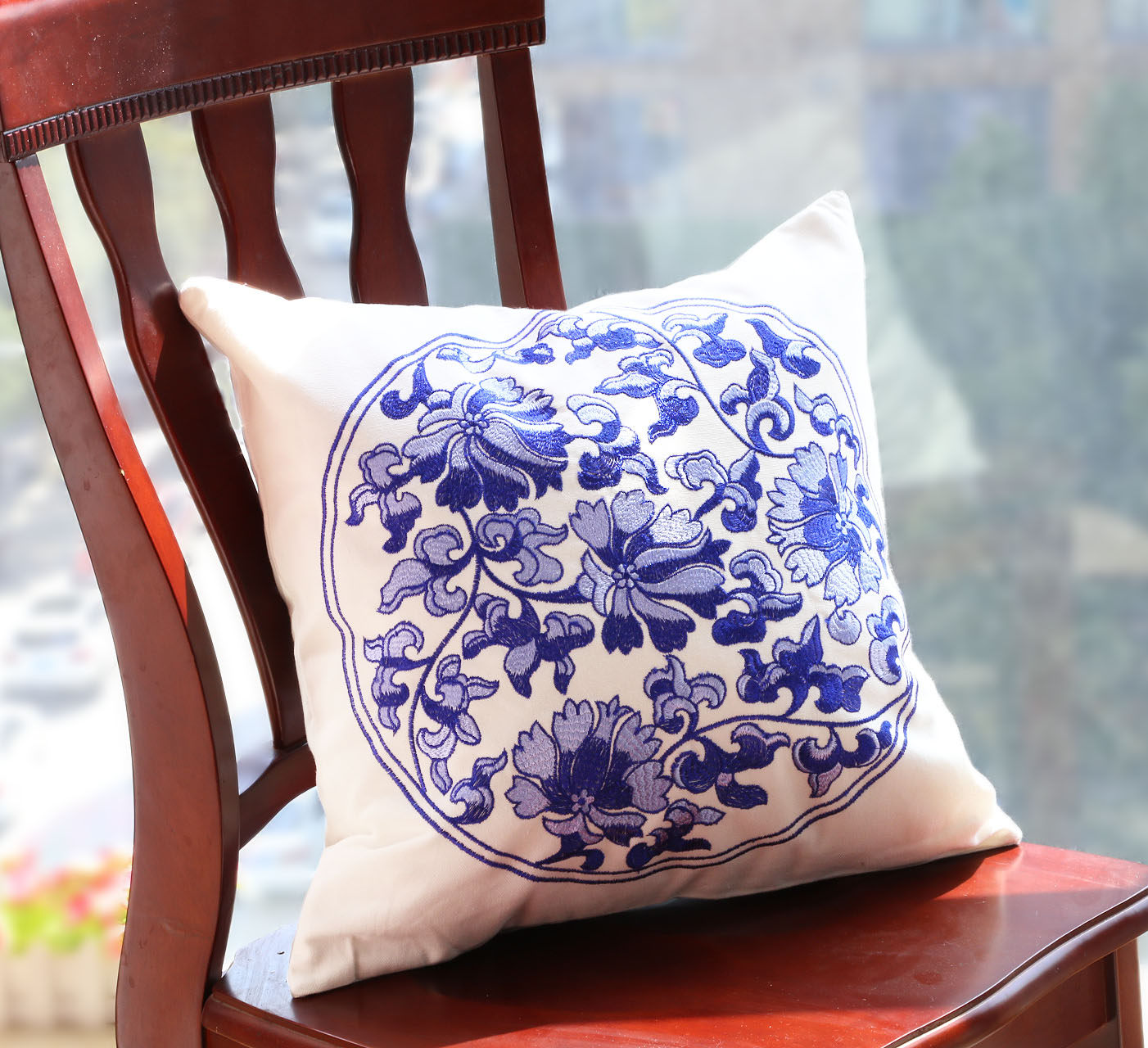 抱枕青花瓷十字绣沙发枕套含芯靠垫汽车靠背全棉靠垫