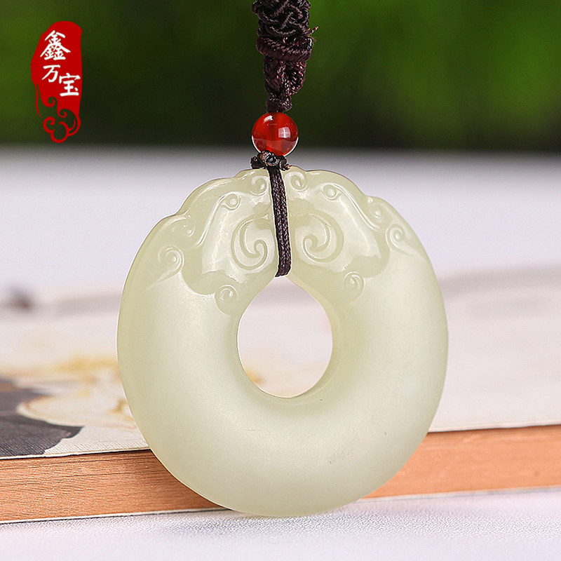鑫万宝新疆和田双龙护主平安扣吊坠黄口料转运女款颈饰