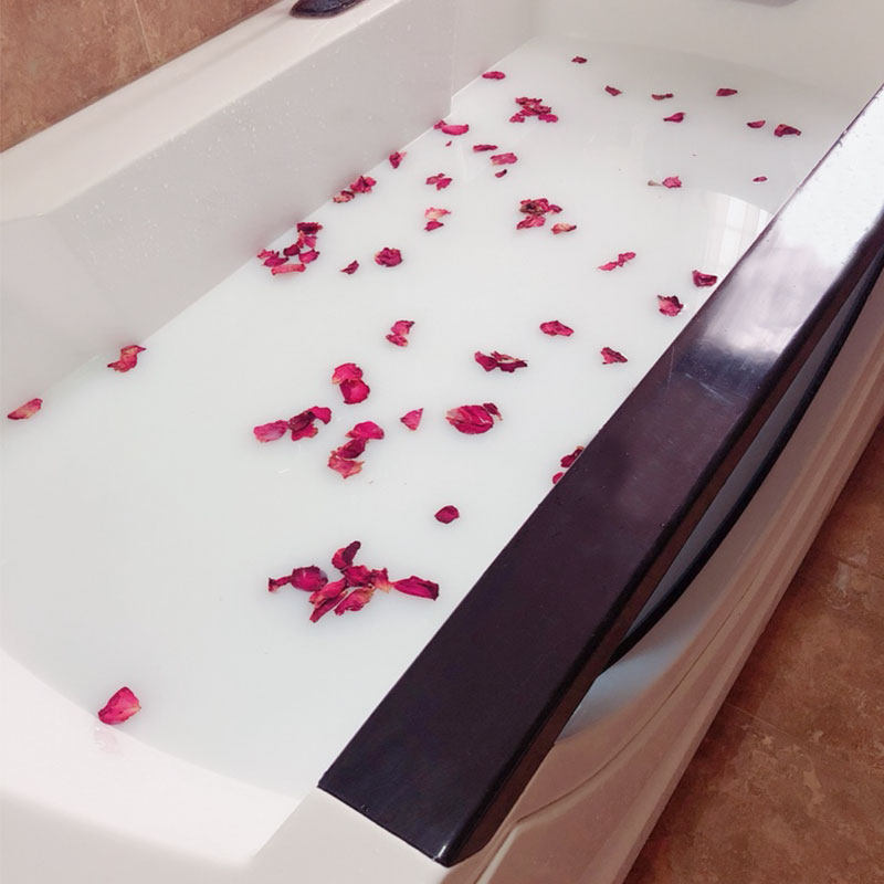 花瓣泡澡玫瑰玫瑰花浴缸洗澡牛奶泡泡沐浴泡脚泡澡花瓣