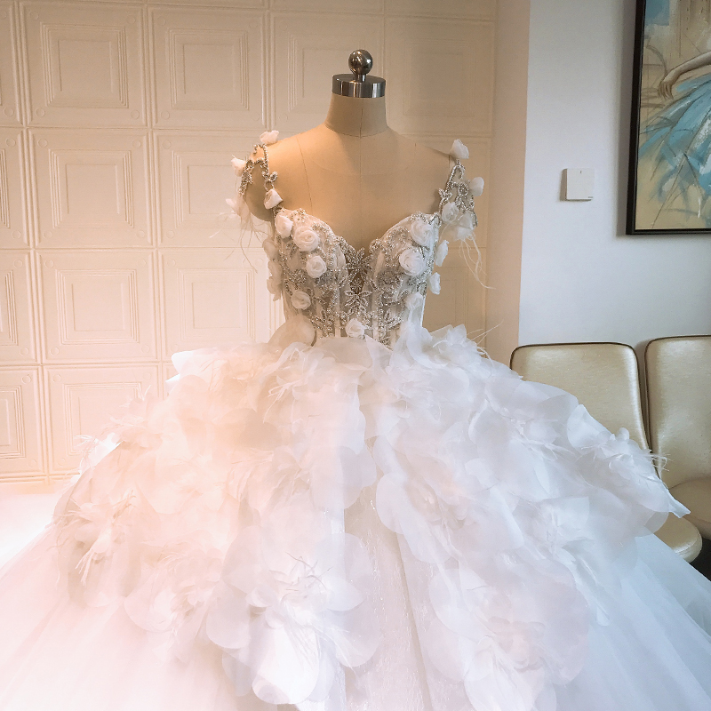 定制jk婚纱礼服新娘大拖尾花朵羽毛装饰裸色网纱婚纱