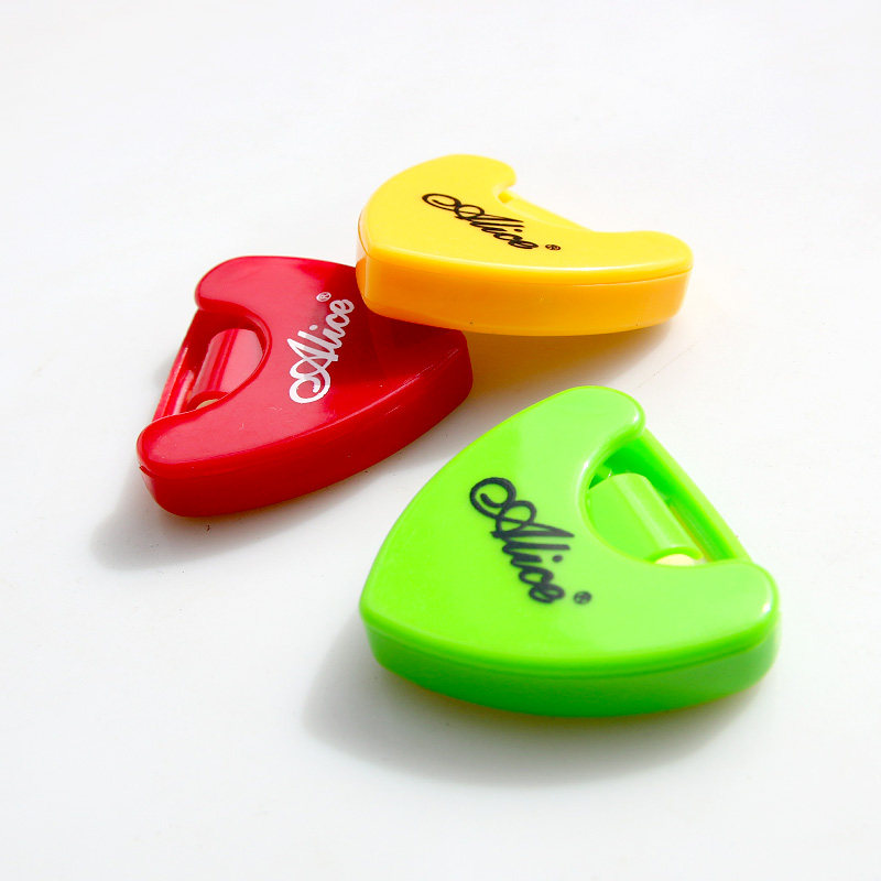 爱丽丝大三三角形吉他拨片盒可贴乐器使用pick夹子拨片