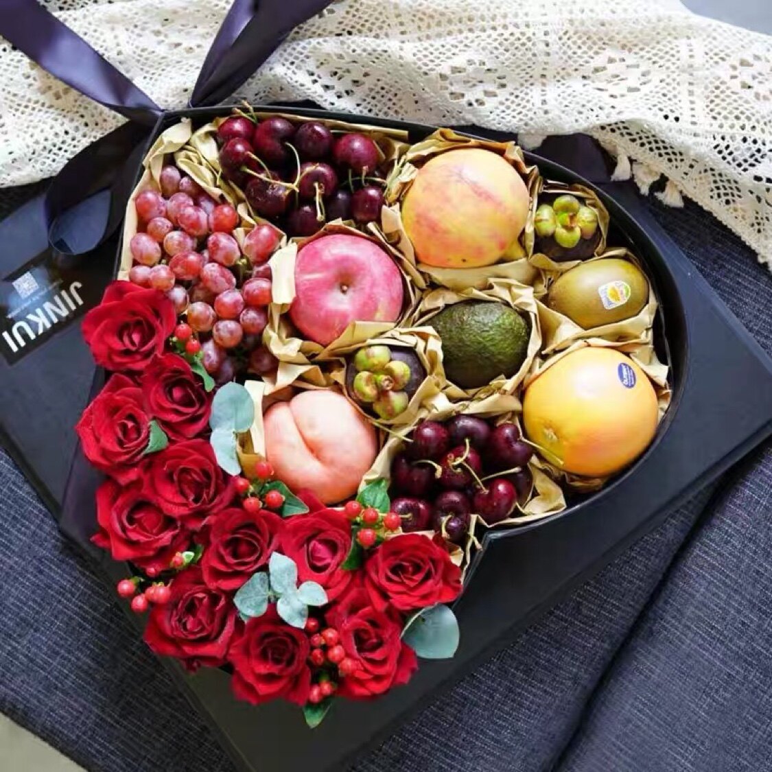创意花束玫瑰零食荔枝气球女友生日告白鲜花鲜花速递同城