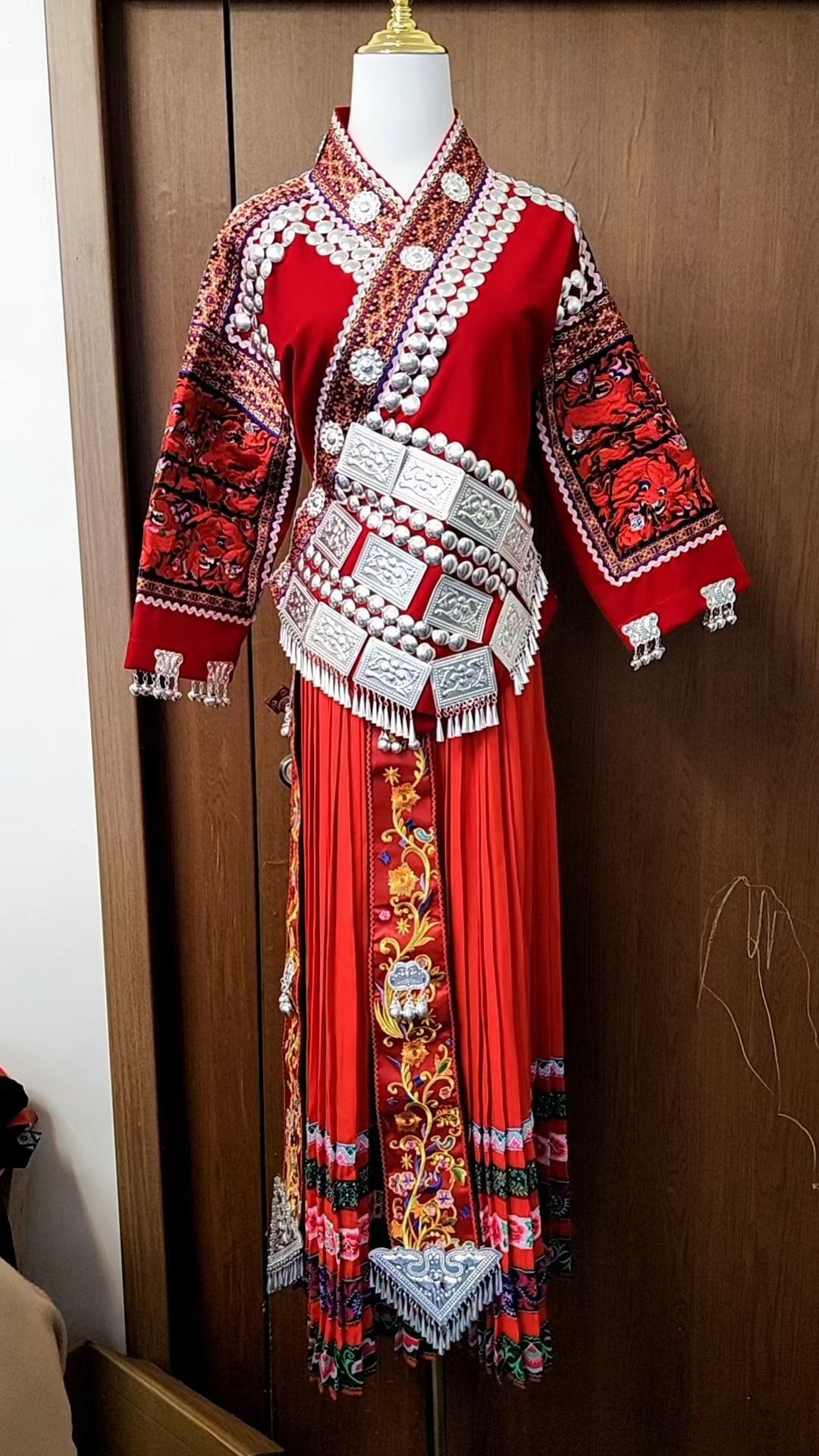 苗族网红爆款盛装苗疆少女湘西贵州旅拍摄影民族服装