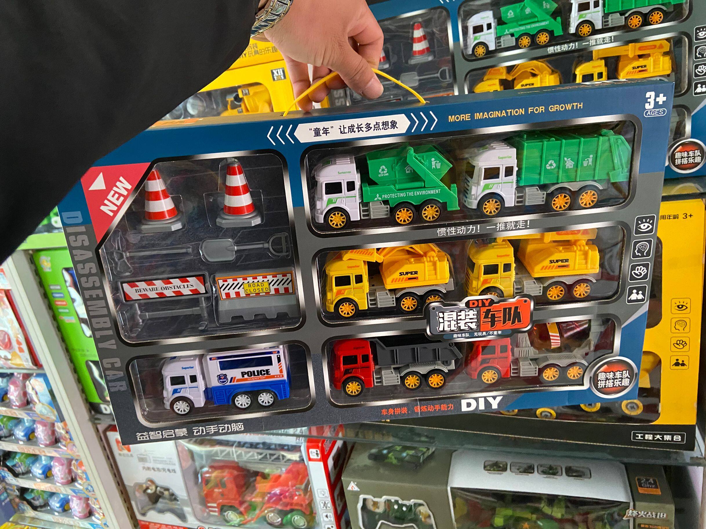 车队新款礼盒盒装工程车混装套装惯性动力一推毛绒布艺类玩具