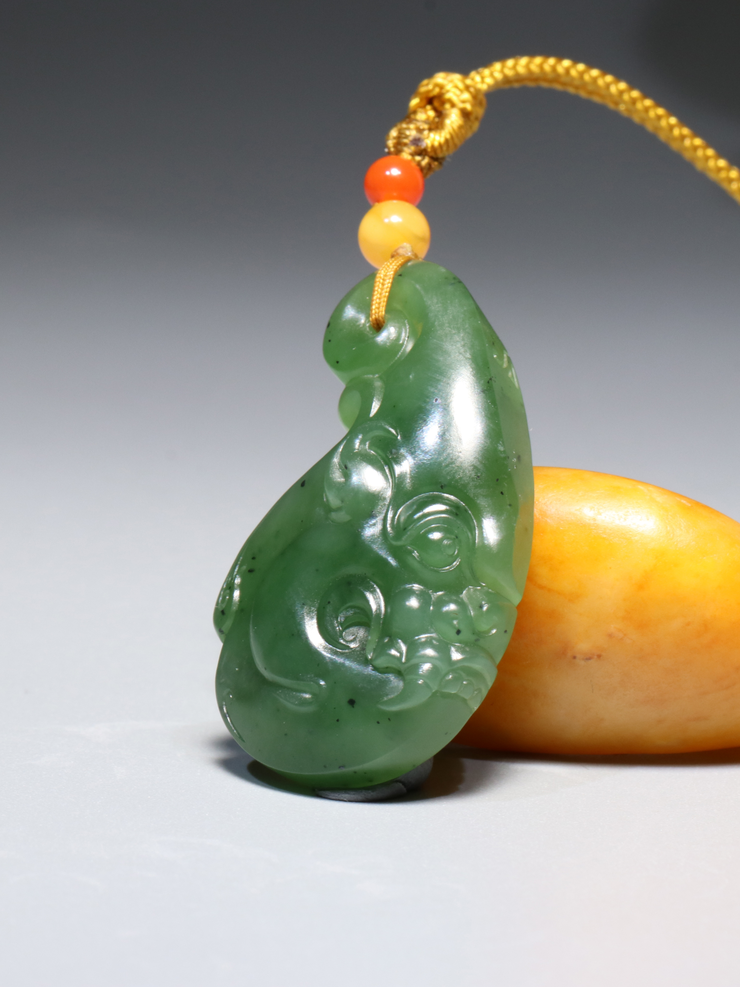 碧玉兽牌惹石新疆和田籽料男女吊坠挂件玉挂颈饰