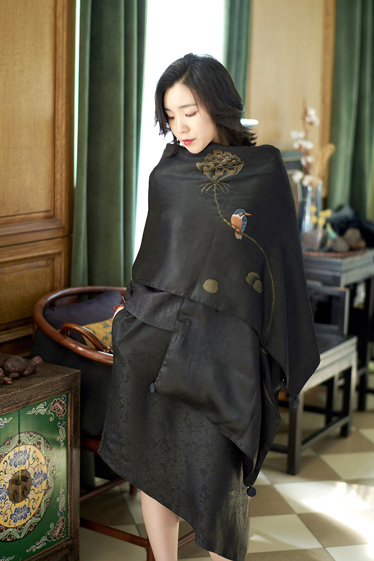 荷瑾依家原创品精至款手绘香云纱披肩