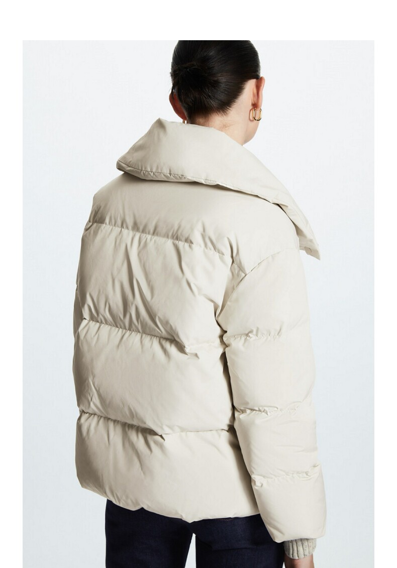 cos女装休闲版型短款高领羽绒外套米色2022羽绒服