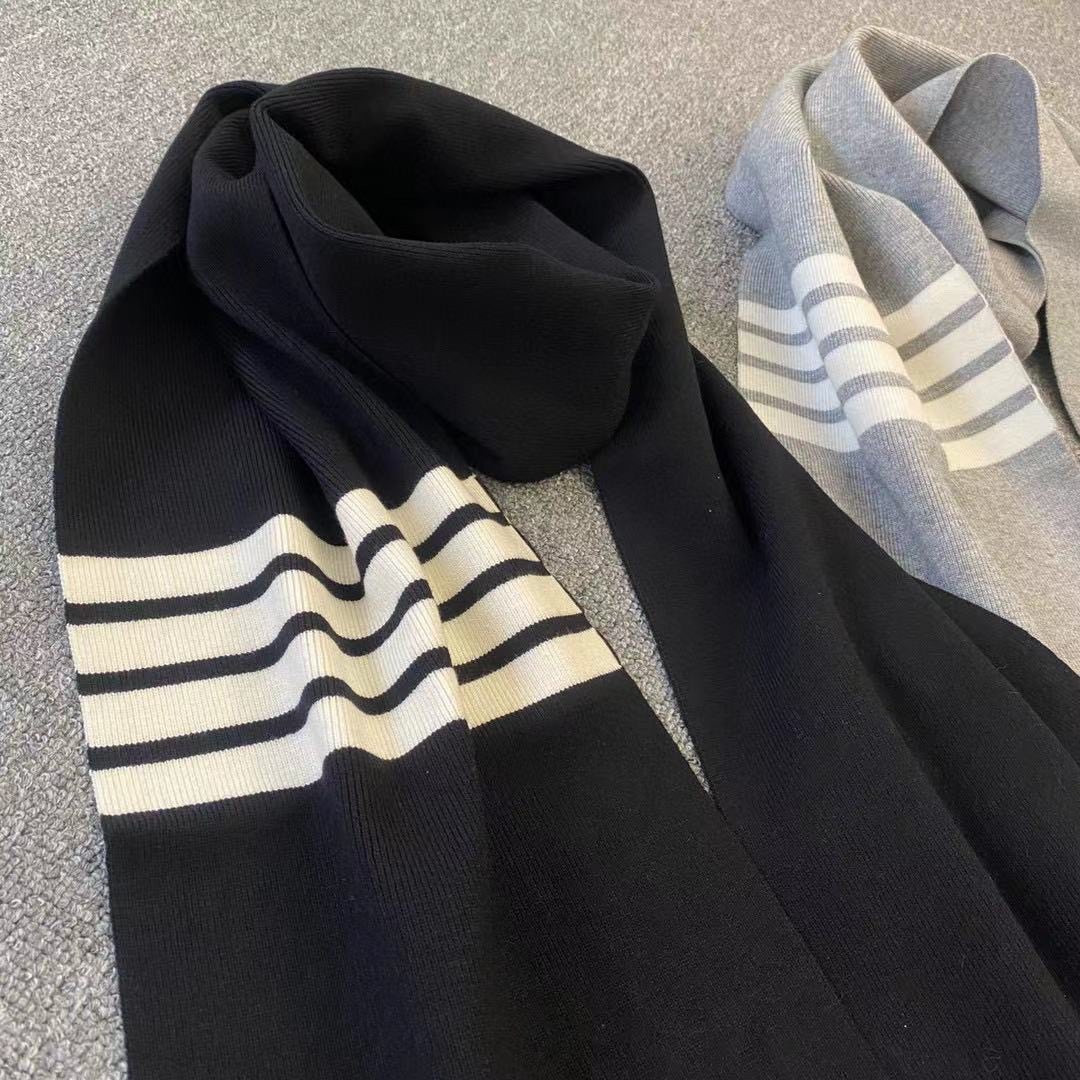 围巾tb羊毛混纺冬季新款亲肤不扎黑白灰四条围巾