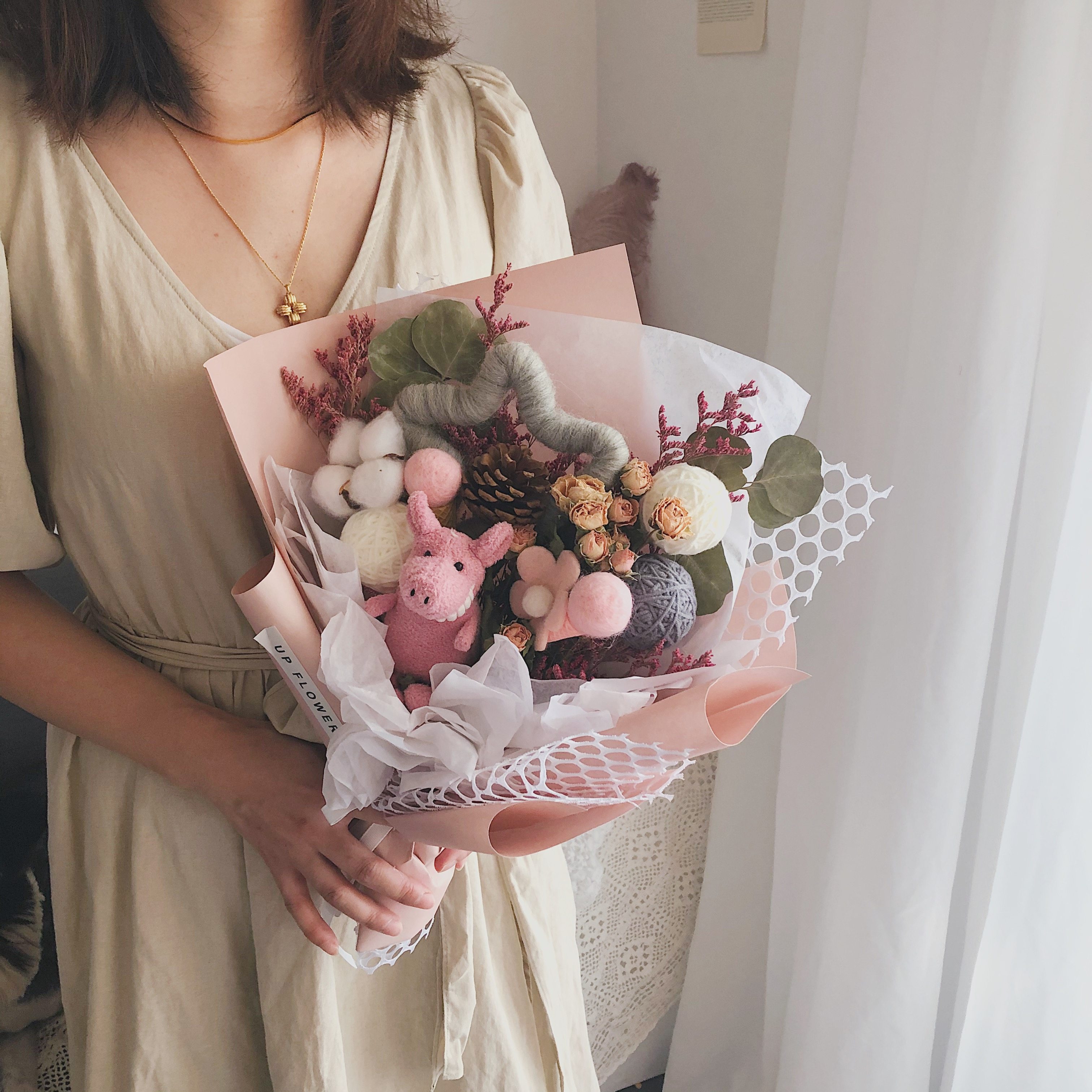 可爱治愈ins毛毡大牙卡通猴老虎公仔花束生日卡通花