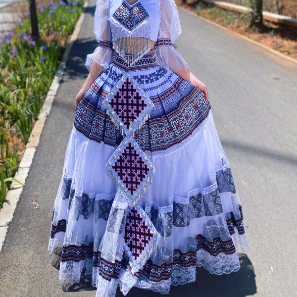 阿卯服装贵州云南少数民族白色新款长款女装苗族民族服装