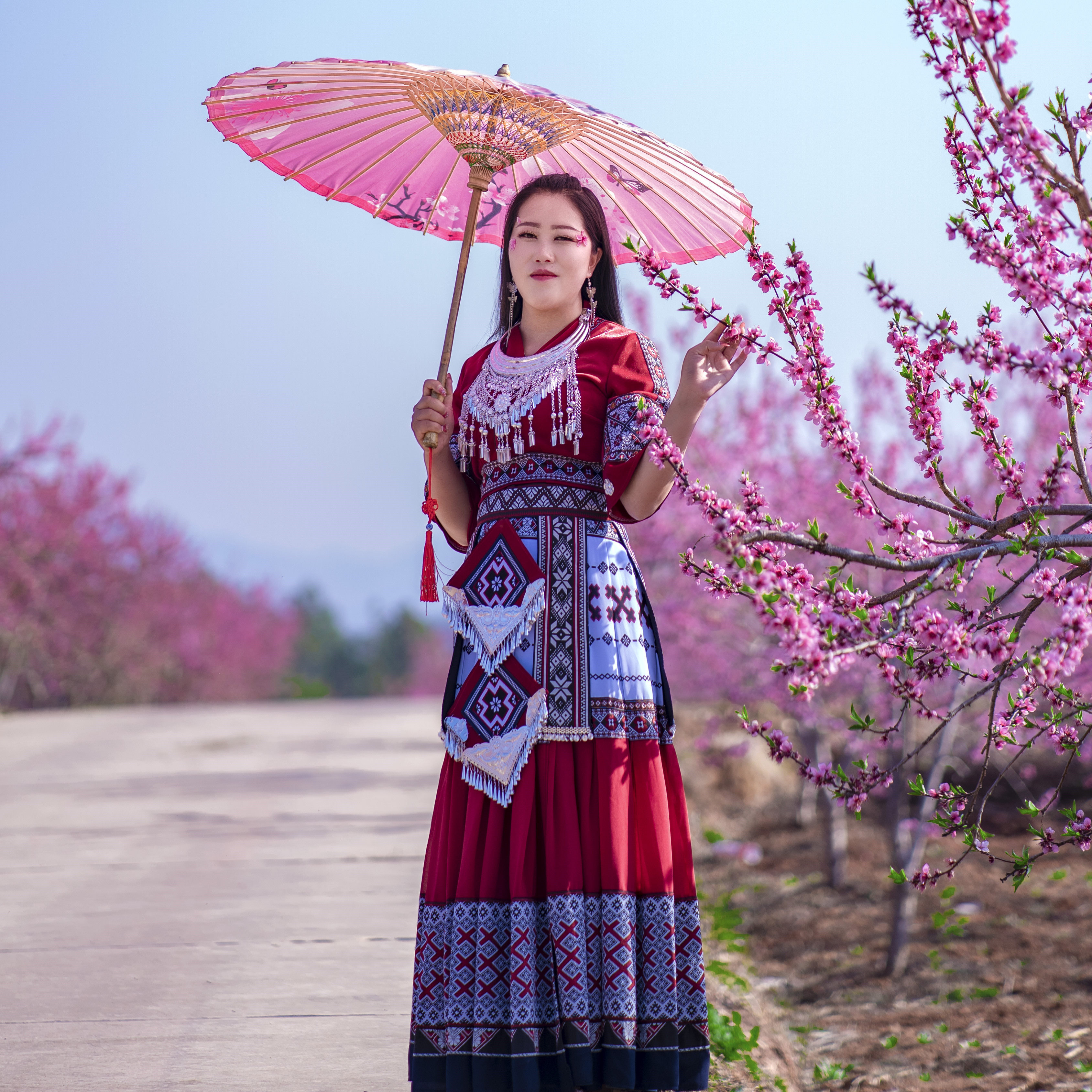 拉朵原创设计阿卯服装贵州云南少数民族红色新款民族服装