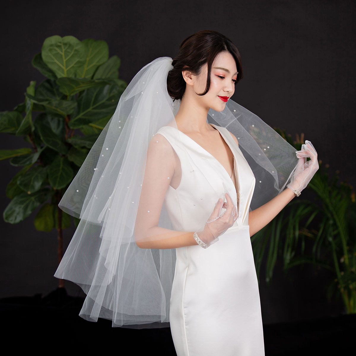 头纱多层蓬蓬短款新娘钉珠婚纱婚礼遮面双层头纱