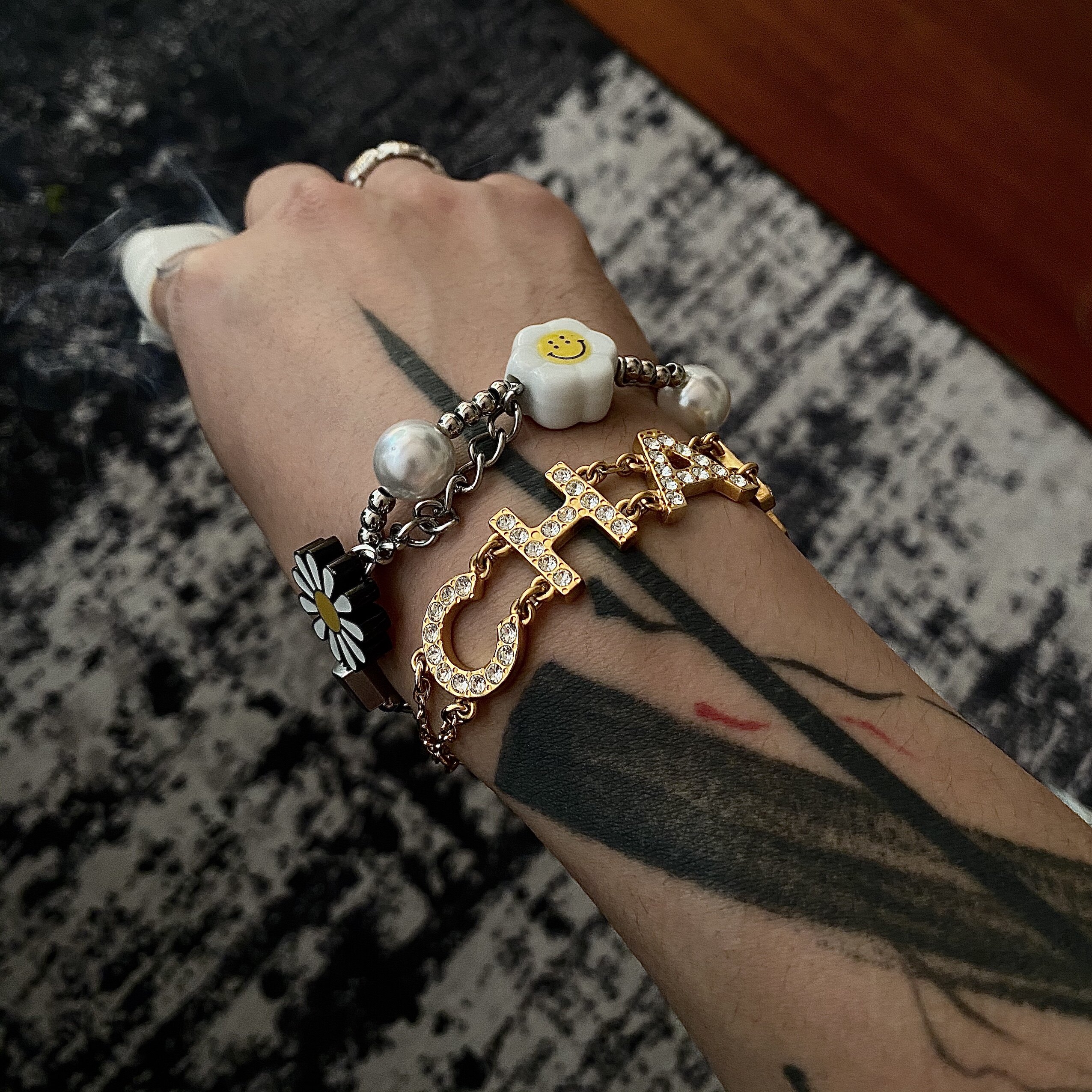 verbevae雏菊反战笑脸太阳花珍珠男女情侣手链手链