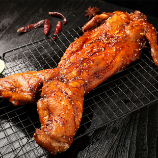 手撕兔肉四川特产自贡冷吃兔兔子肉麻辣五香烤兔即食整只兔头兔腿