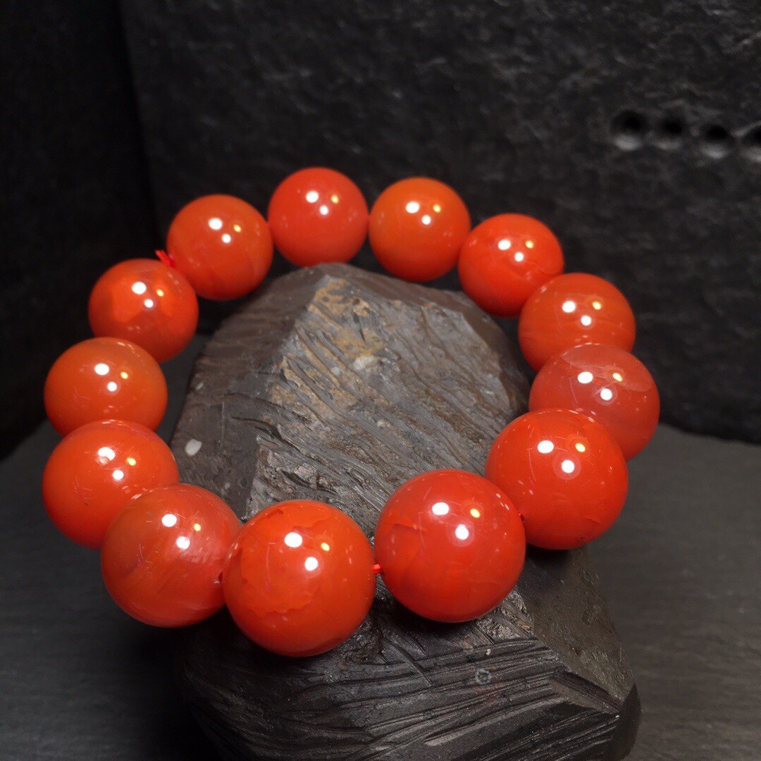 南红玛瑙圆珠手链牛血红包浆柔光锦红老型飞碟手链