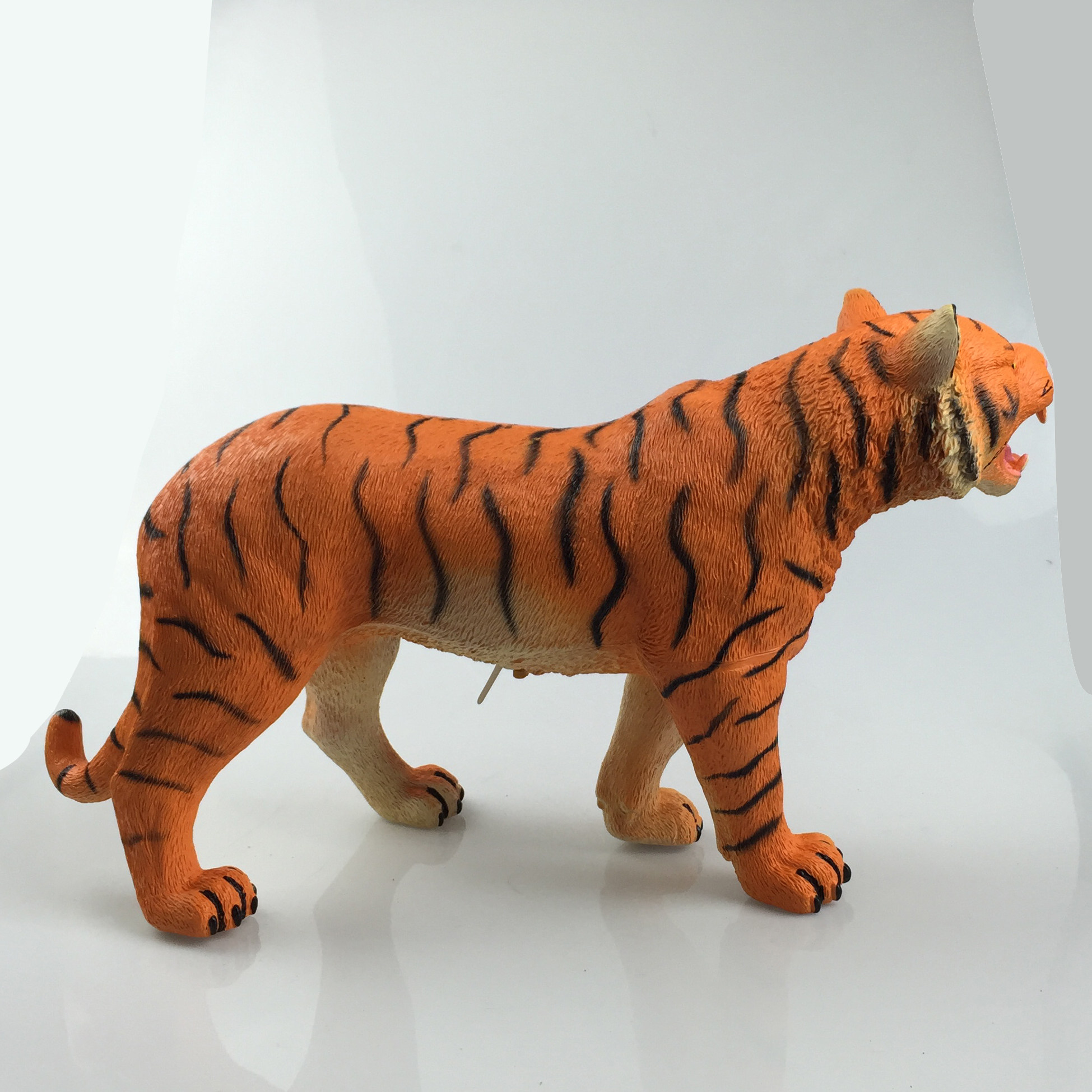 老虎软胶仿真野生动物模型大号发声玩具白虎东北虎仿真