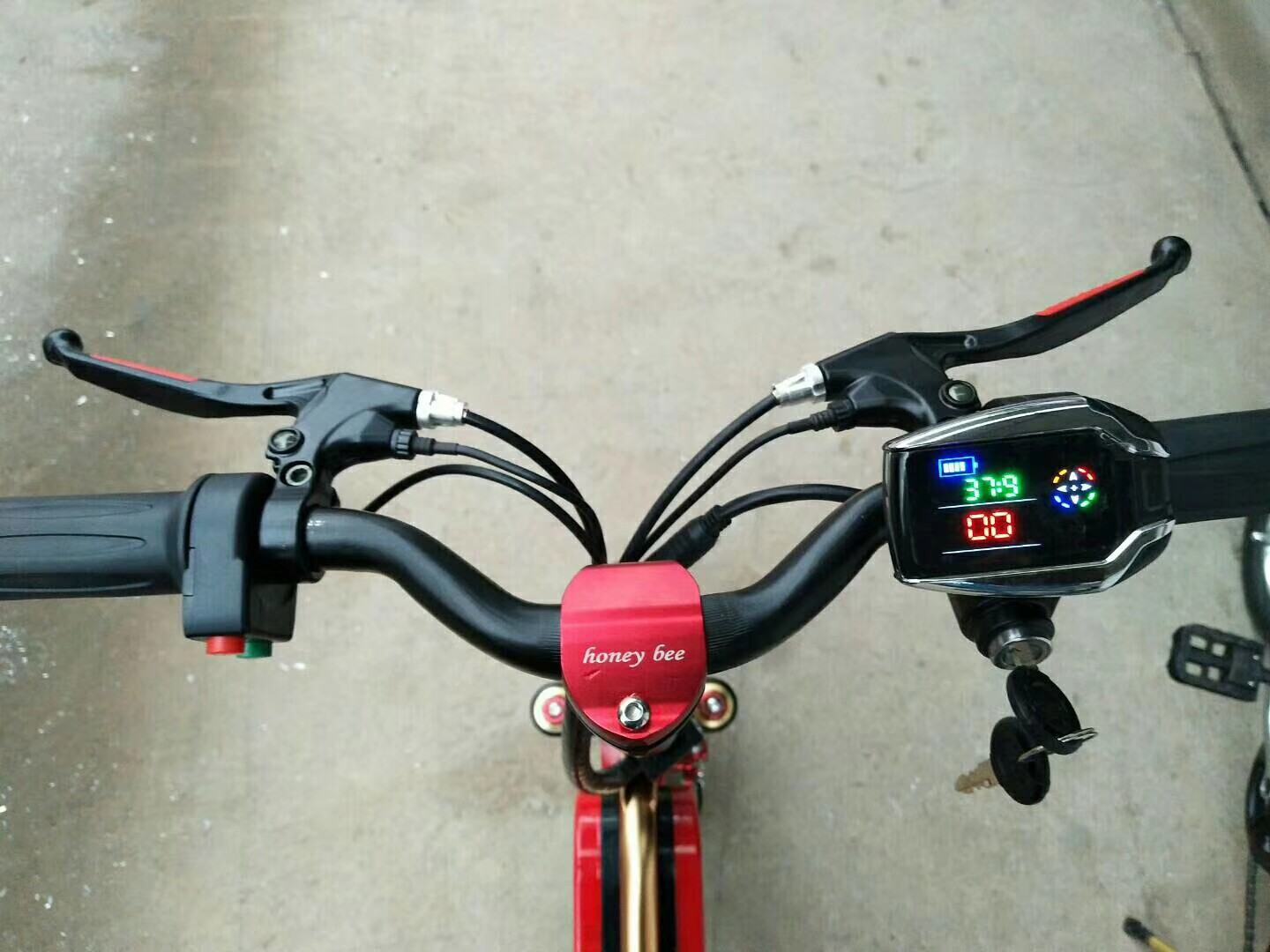 电动车液晶加速器油门把手速度里程电量显示哈雷更多电动车零