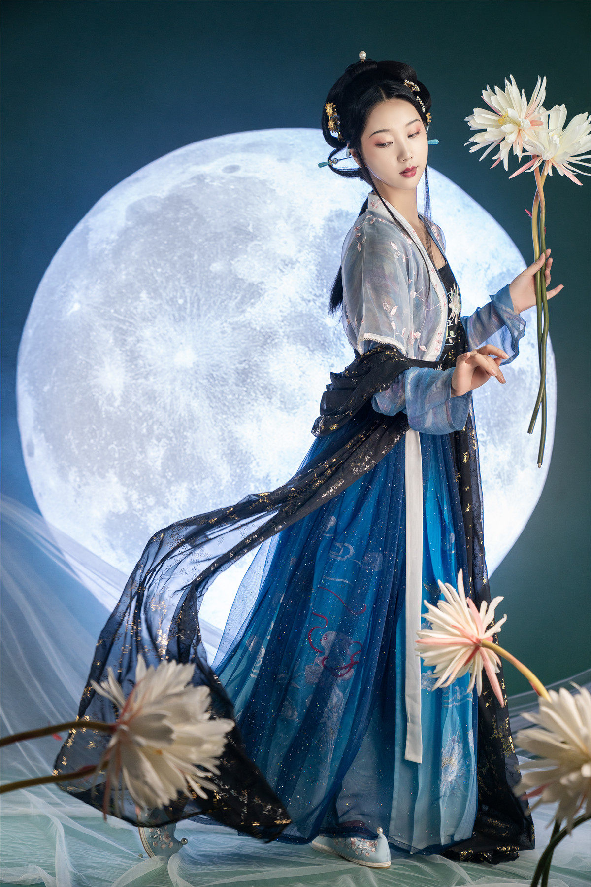 刺绣齐腰汉服月下美人对襟绣花重工新品绛悠民族服装