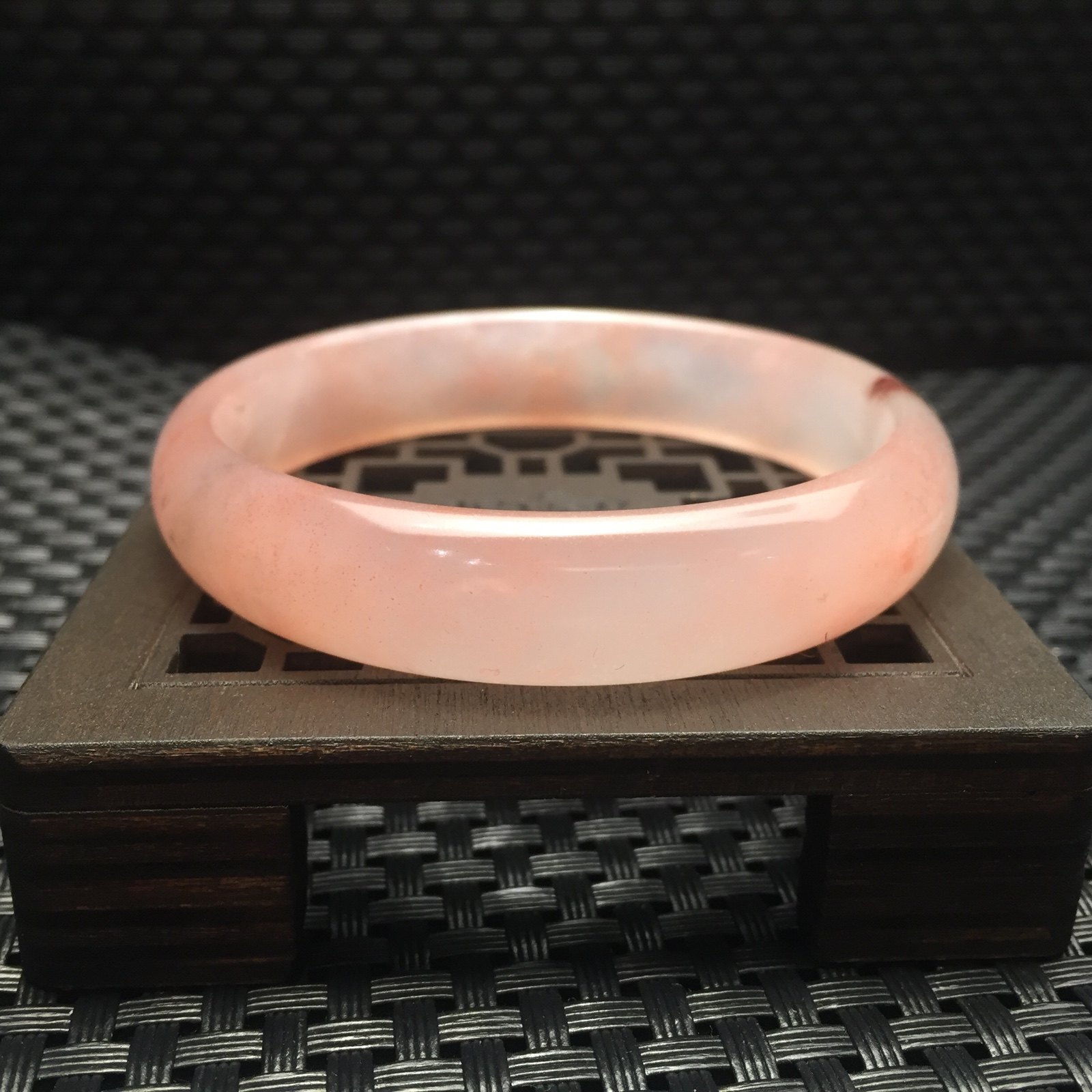 纯天然鸡血玉贵妃朗料粉色手镯内径555手镯手饰