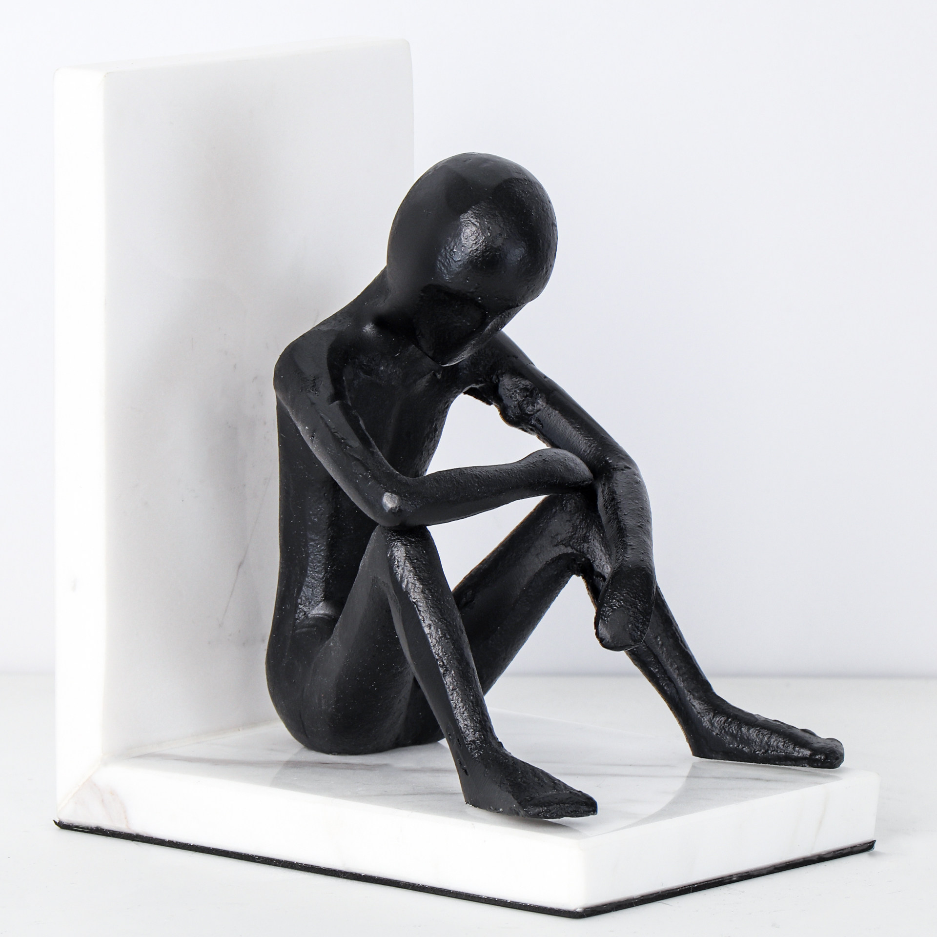 北欧现代抽象人物雕塑摆件样板房售楼处客厅坐姿创意礼品