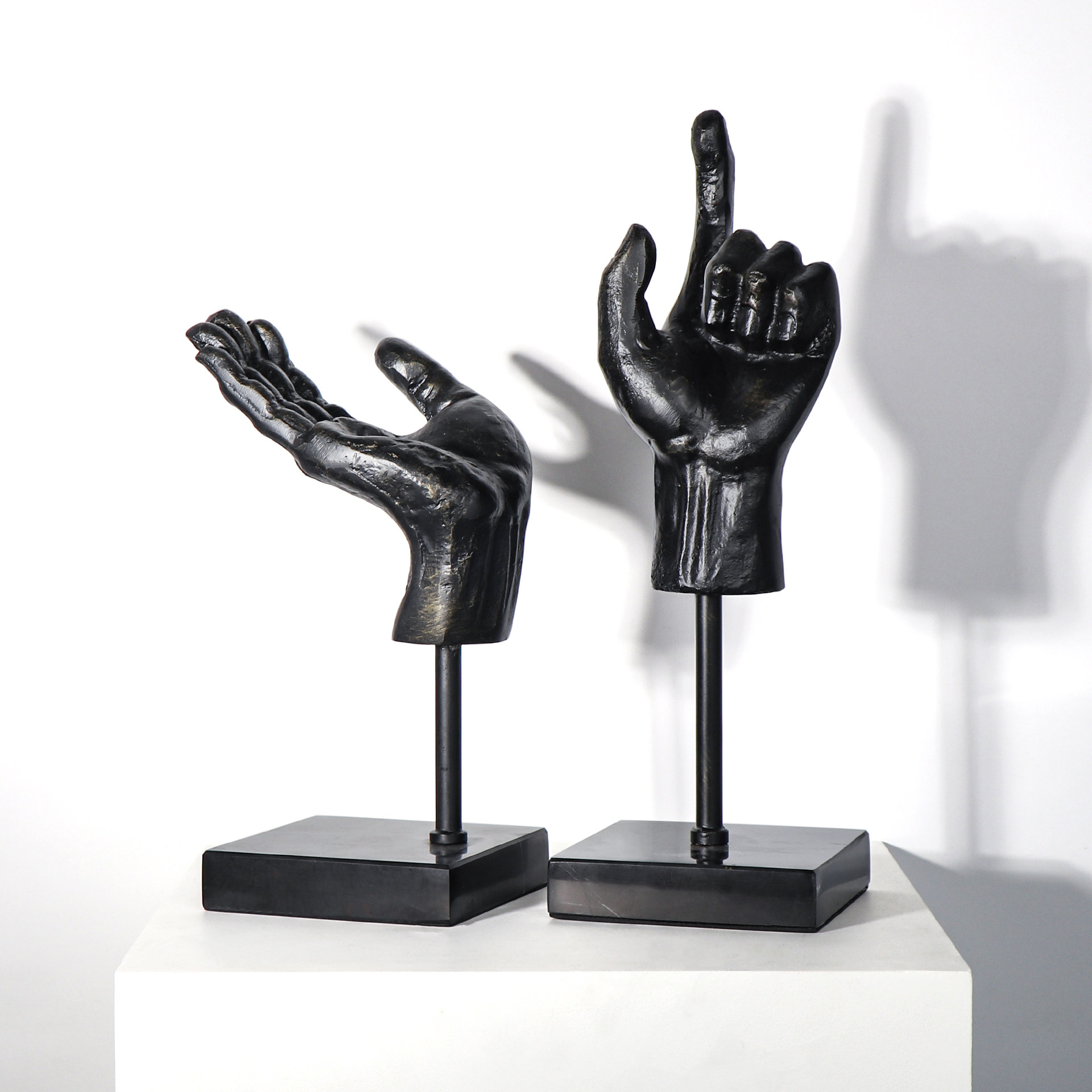 欧式现代样板房抽象人手模型铸铁雕塑摆件桌面摆件