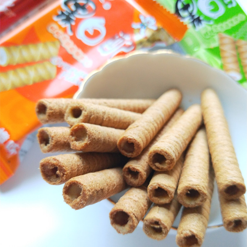 黑白配零食休闲小吃旺旺开心夹心蛋卷散装香草夹心饼干