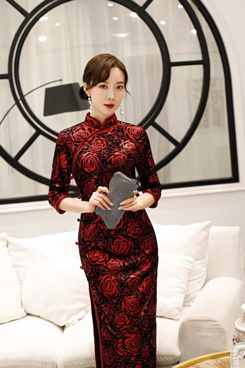 复古八排扣走秀丝绒旗袍长款修身2019新祺袍流行款玫瑰花大码胖妹