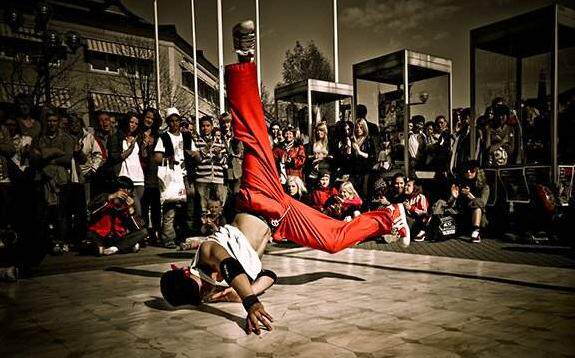 街舞天下运动护腰bboy风车定点专用舞蹈篮球护膝