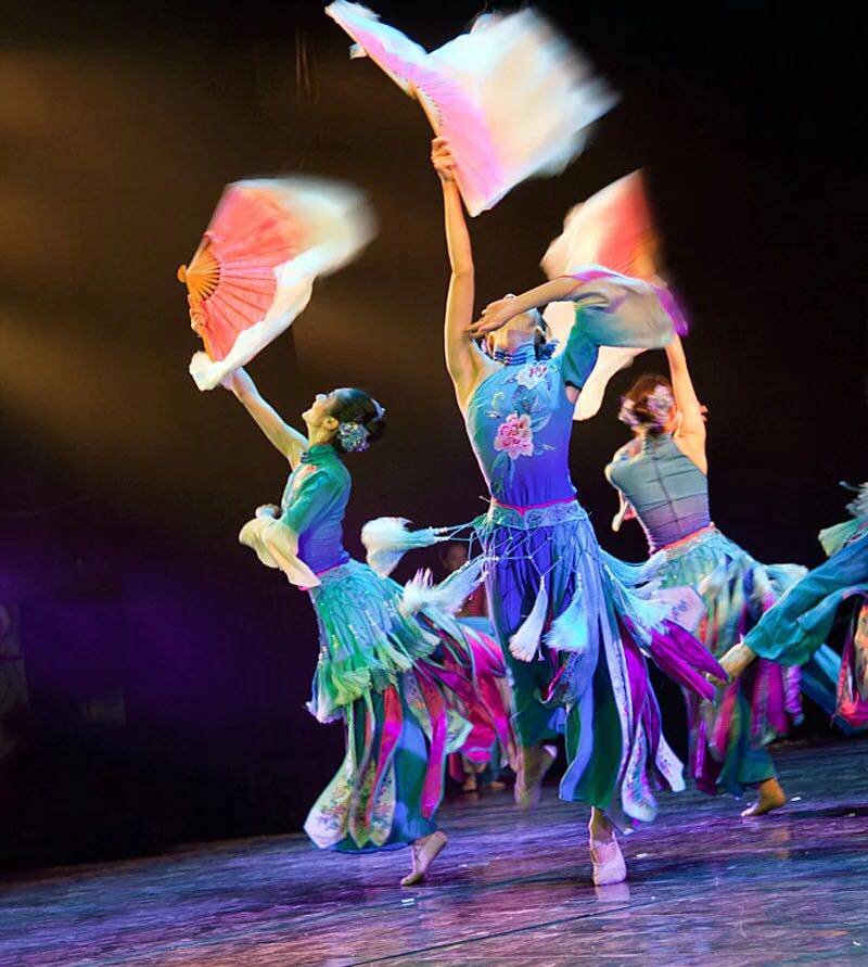 舞蹈秀色民族民族舞演出服舞台表演服装原版高级民族服装