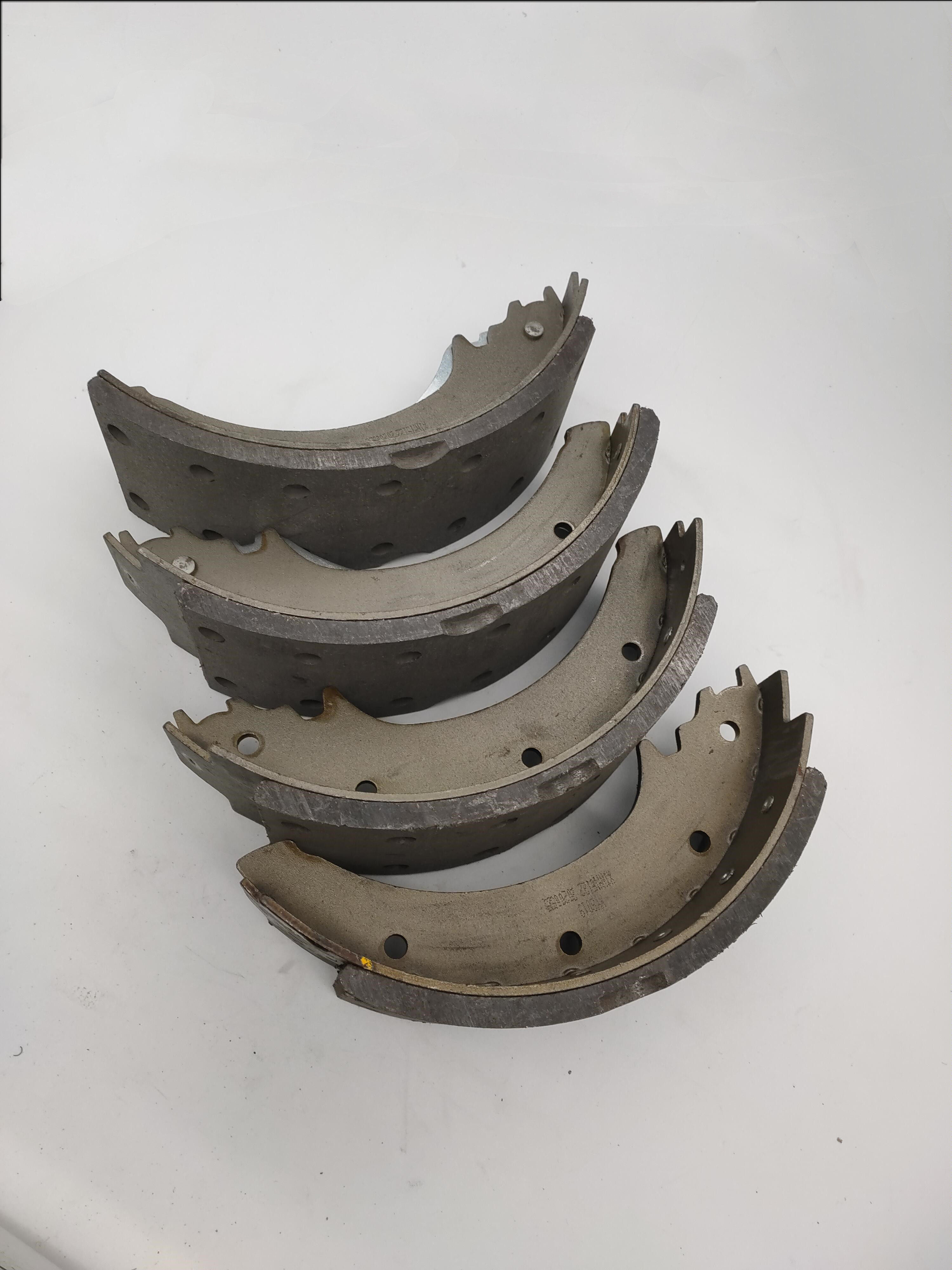 南京依维柯原厂2045制动蹄片四驱军车刹车片其他